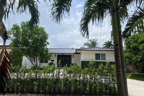 Villa ou maison à vendre à Miami, Floride: 4 chambres, 180.88 m2 № 1931037 - photo 15