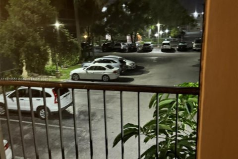 Copropriété à louer à Miami, Floride: 2 chambres, 95.69 m2 № 1785698 - photo 16