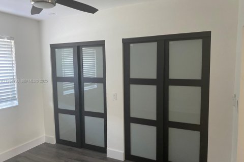 Villa ou maison à louer à Miami, Floride: 3 chambres, 186.83 m2 № 1992446 - photo 12