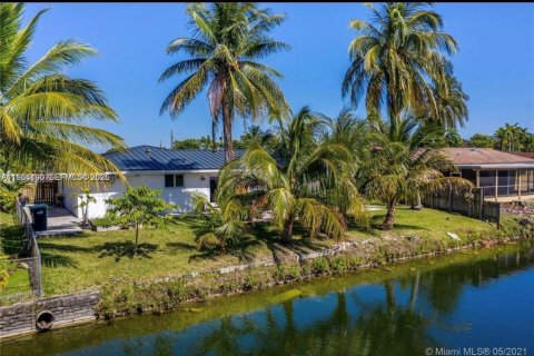 Villa ou maison à louer à Miami, Floride: 3 chambres, 186.83 m2 № 1992446 - photo 5