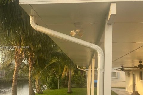 Villa ou maison à louer à Miami, Floride: 3 chambres, 186.83 m2 № 1992446 - photo 16