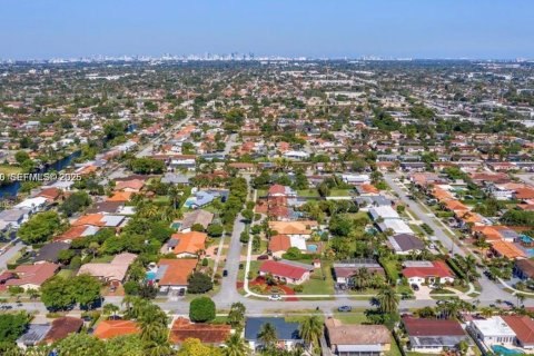 Villa ou maison à louer à Miami, Floride: 3 chambres, 186.83 m2 № 1992446 - photo 7
