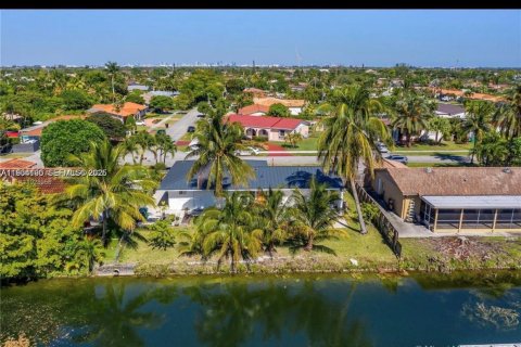 Villa ou maison à louer à Miami, Floride: 3 chambres, 186.83 m2 № 1992446 - photo 18
