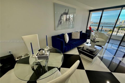 Condominio en venta en Miami, Florida, 1 dormitorio, 74.32 m2 № 2084987 - foto 16