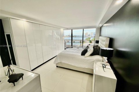 Condominio en venta en Miami, Florida, 1 dormitorio, 74.32 m2 № 2084987 - foto 26