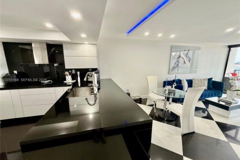 Condominio en venta en Miami, Florida, 1 dormitorio, 74.32 m2 № 2084987 - foto 7