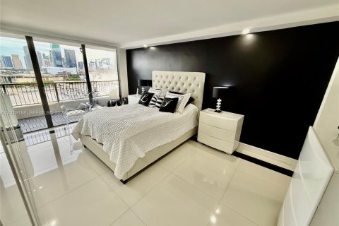 Condominio en venta en Miami, Florida, 1 dormitorio, 74.32 m2 № 2084987 - foto 23