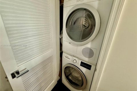 Condominio en venta en Miami, Florida, 1 dormitorio, 74.32 m2 № 2084987 - foto 21