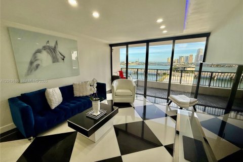 Condominio en venta en Miami, Florida, 1 dormitorio, 74.32 m2 № 2084987 - foto 10