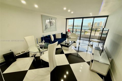 Condominio en venta en Miami, Florida, 1 dormitorio, 74.32 m2 № 2084987 - foto 17