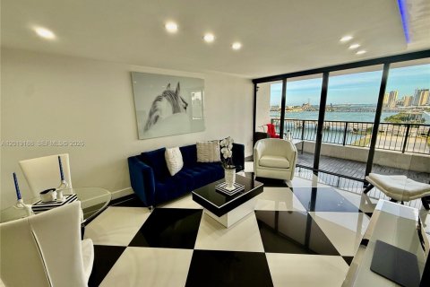 Condominio en venta en Miami, Florida, 1 dormitorio, 74.32 m2 № 2084987 - foto 13