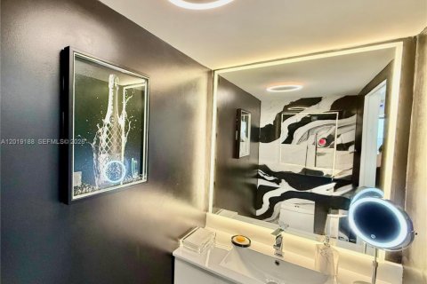 Condominio en venta en Miami, Florida, 1 dormitorio, 74.32 m2 № 2084987 - foto 19