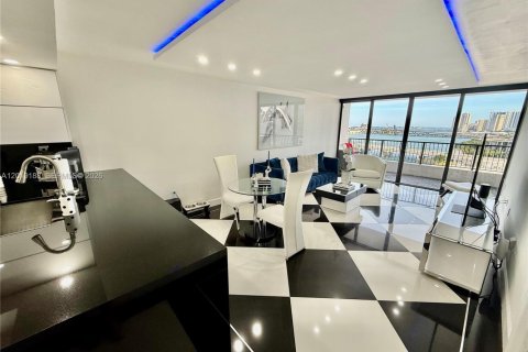Condominio en venta en Miami, Florida, 1 dormitorio, 74.32 m2 № 2084987 - foto 9