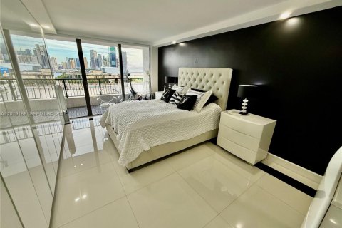 Condominio en venta en Miami, Florida, 1 dormitorio, 74.32 m2 № 2084987 - foto 24