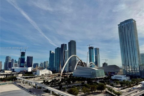 Condominio en Miami, Florida, 1 dormitorio  № 2084987