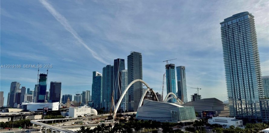Condominio en Miami, Florida, 1 dormitorio  № 2084987