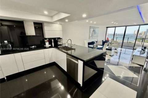 Condominio en venta en Miami, Florida, 1 dormitorio, 74.32 m2 № 2084987 - foto 6