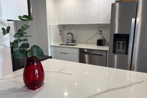 Condominio en Sunny Isles Beach, Florida, 2 dormitorios № 2061013