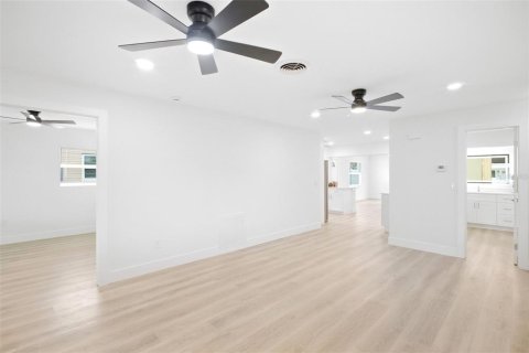Casa en venta en Saint Petersburg, Florida, 3 dormitorios, 140 m2 № 2386337 - foto 11