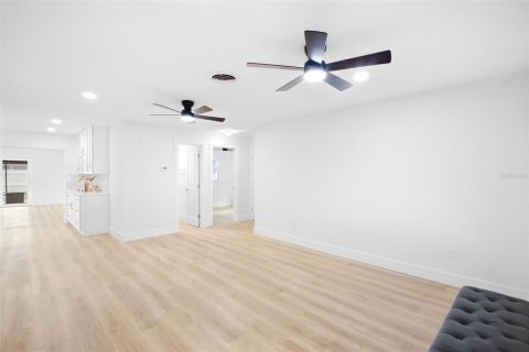 Casa en venta en Saint Petersburg, Florida, 3 dormitorios, 140 m2 № 2386337 - foto 12