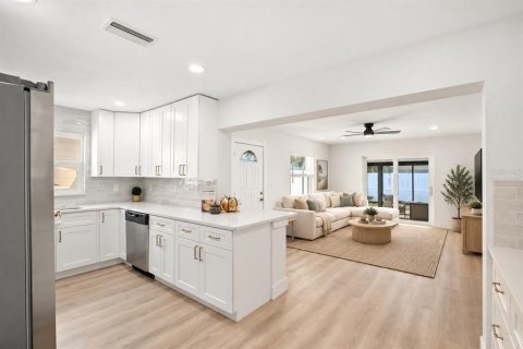Casa en venta en Saint Petersburg, Florida, 3 dormitorios, 140 m2 № 2386337 - foto 2