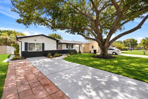 Casa en venta en Saint Petersburg, Florida, 3 dormitorios, 140 m2 № 2386337 - foto 7