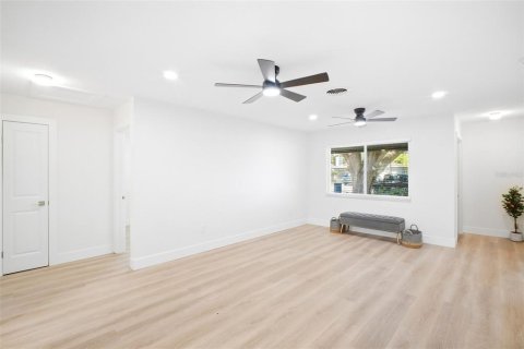 Casa en venta en Saint Petersburg, Florida, 3 dormitorios, 140 m2 № 2386337 - foto 13