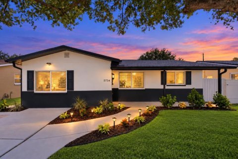 Casa en Saint Petersburg, Florida 3 dormitorios, 140 m2 № 2386337