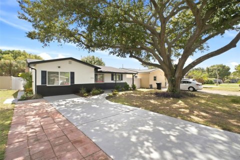 Casa en venta en Saint Petersburg, Florida, 3 dormitorios, 140 m2 № 2386337 - foto 8