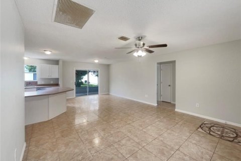 House in The Villages, Florida 3 bedrooms, 129.32 sq.m. № 1760302 - photo 6