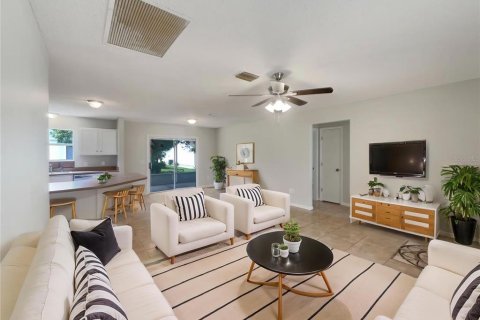 House in The Villages, Florida 3 bedrooms, 129.32 sq.m. № 1760302 - photo 3