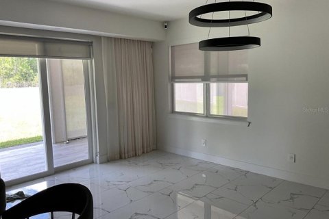 House in Orlando, Florida 5 bedrooms, 289.2 sq.m. № 2393961 - photo 5