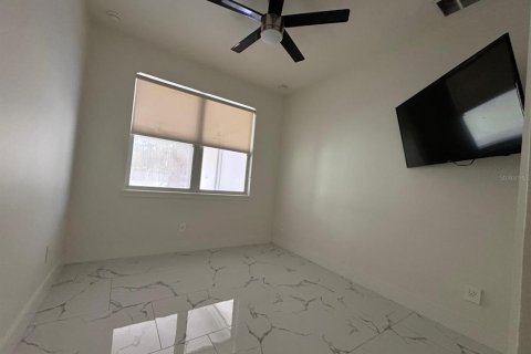 House in Orlando, Florida 5 bedrooms, 289.2 sq.m. № 2393961 - photo 11