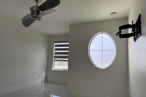 House in Orlando, Florida 5 bedrooms, 289.2 sq.m. № 2393961 - photo 24