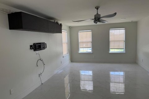 House in Orlando, Florida 5 bedrooms, 289.2 sq.m. № 2393961 - photo 14