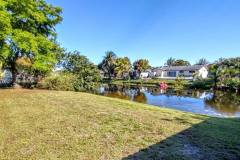 House in Miramar, Florida 4 bedrooms, 166.39 sq.m. № 2146195 - photo 7