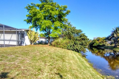 House in Miramar, Florida 4 bedrooms, 166.39 sq.m. № 2146195 - photo 4