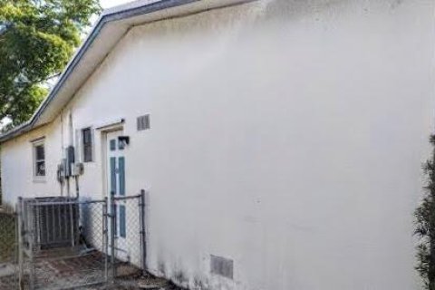 House in Miramar, Florida 4 bedrooms, 166.39 sq.m. № 2146195 - photo 10