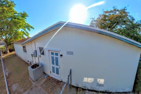 House in Miramar, Florida 4 bedrooms, 166.39 sq.m. № 2146195 - photo 11