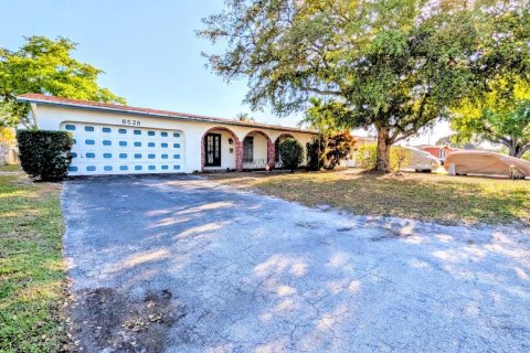 House in Miramar, Florida 4 bedrooms, 166.39 sq.m. № 2146195