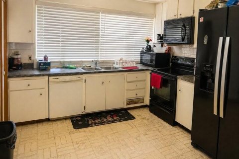 House in Miramar, Florida 4 bedrooms, 166.39 sq.m. № 2146195 - photo 17