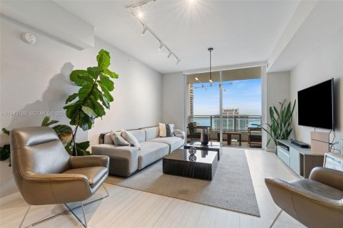 Condo in Miami, Florida, 1 bedroom  № 2001004 - photo 2