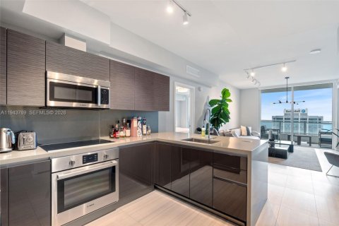 Condo in Miami, Florida, 1 bedroom  № 2001004 - photo 11