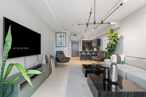 Condo in Miami, Florida, 1 bedroom  № 2001004 - photo 7