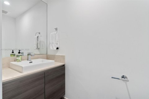 Condo in Miami, Florida, 1 bedroom  № 2001004 - photo 19