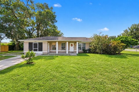 House in Dade City, Florida 4 bedrooms, 107.4 sq.m. № 2318717