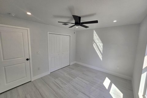 House in Okeechobee, Florida 3 bedrooms, 137.96 sq.m. № 2175791 - photo 11