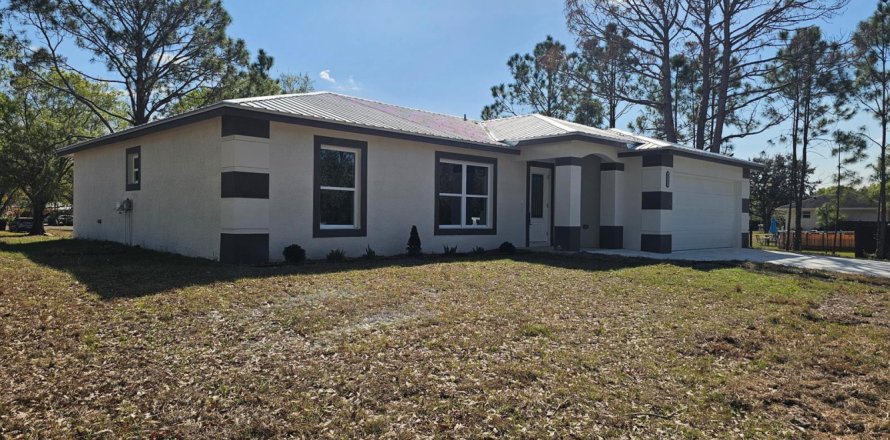 House in Okeechobee, Florida 3 bedrooms, 137.96 sq.m. № 2175791