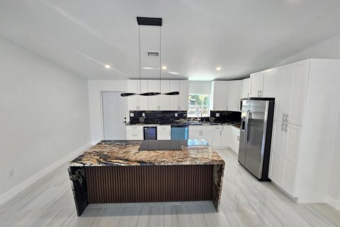 House in Okeechobee, Florida 3 bedrooms, 137.96 sq.m. № 2175791 - photo 7