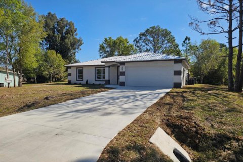 House in Okeechobee, Florida 3 bedrooms, 137.96 sq.m. № 2175791 - photo 9